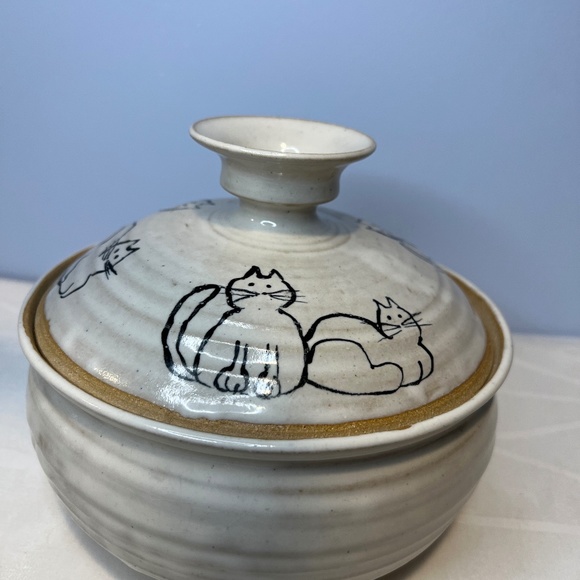 Stoneware Cat Pottery‎